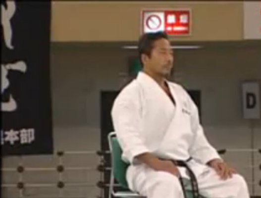 Das Bild Shihan Imura sitzend 2 wird geladen...